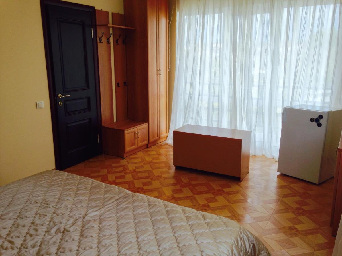 Rozalin Guest House Gudauta Quarto foto